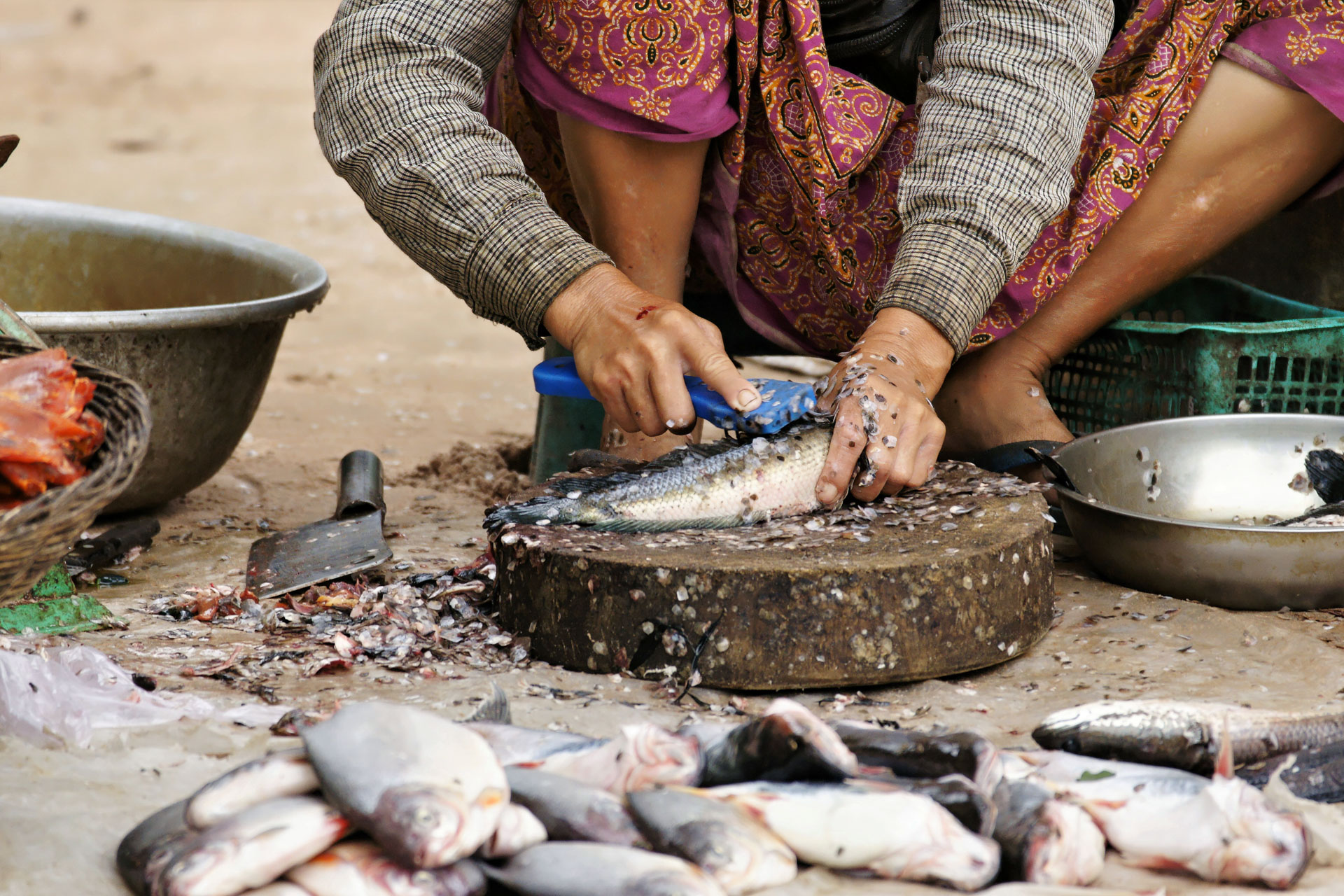 Auf dem Markt des Dorfs Preah Dak im Gebiet von Angkor